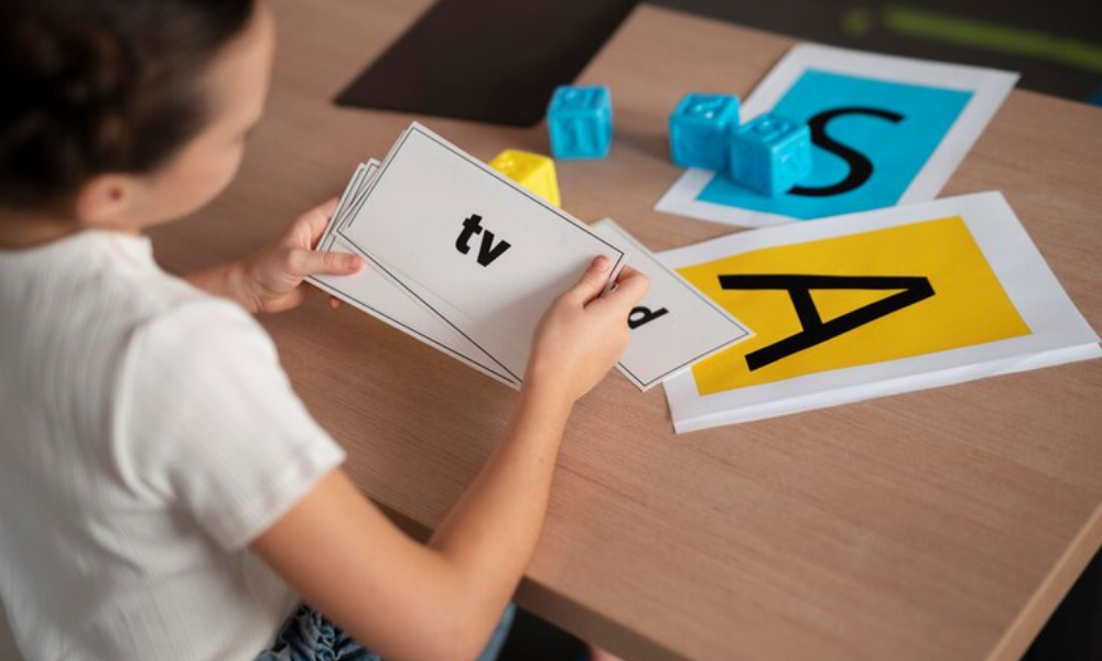 What are the benefits of using flash cards for learning?