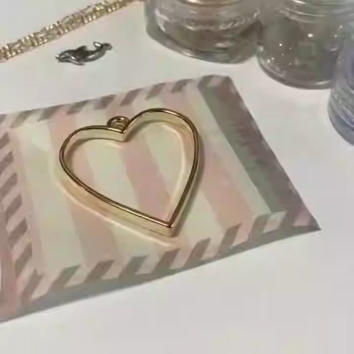 Resin Art Gold Heart-Shaped 1pc
