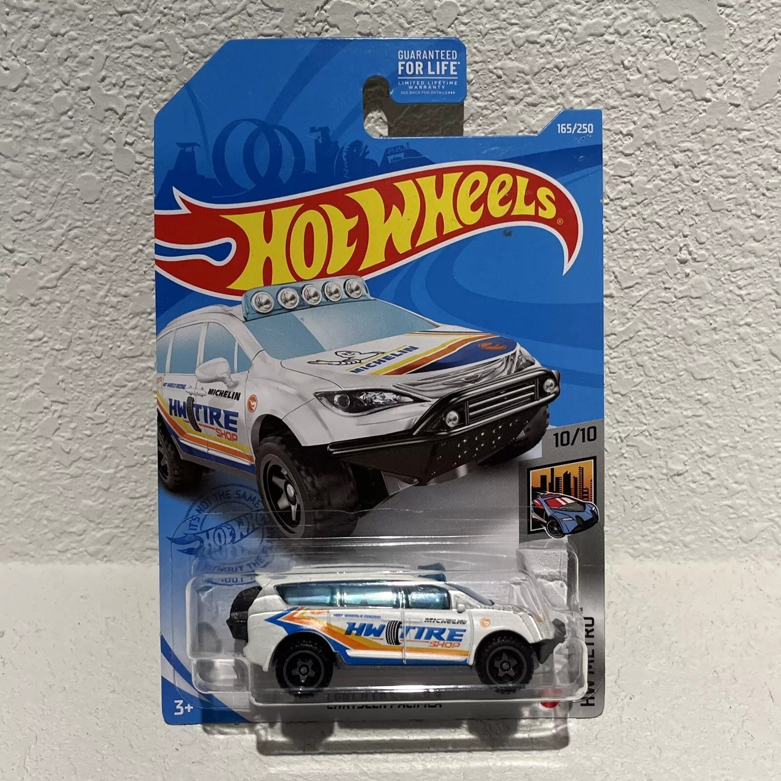 Hot Wheels Chrysler Pacifica HW Metro Treasure Hunt -929M